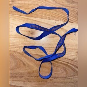 LOUIS VUITTON Gift String LOUIS VUITTON Gift String LOUIS VUITTON Gift S…